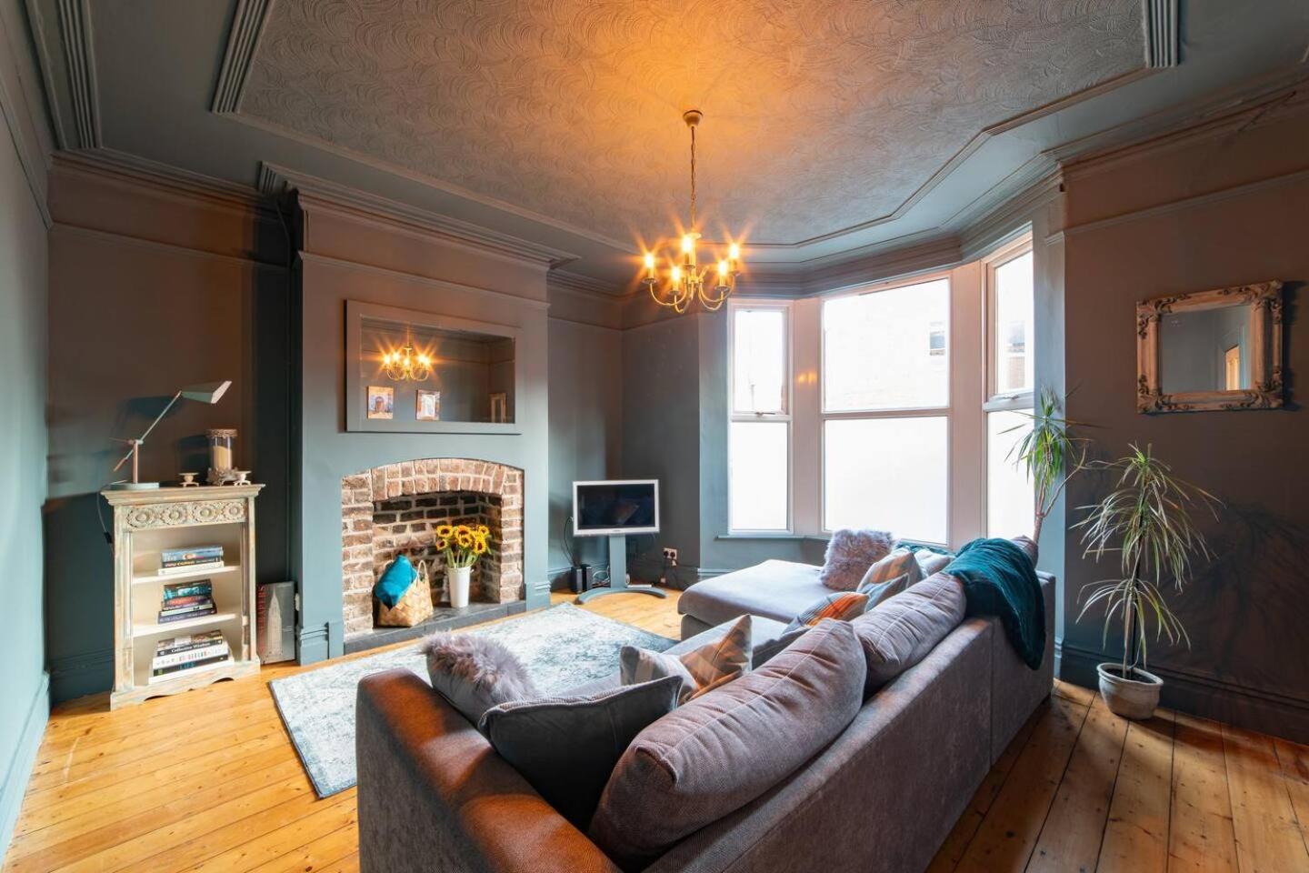 Ferienhaus Spacious & Homely Near Lark Lane & Sefton Park *